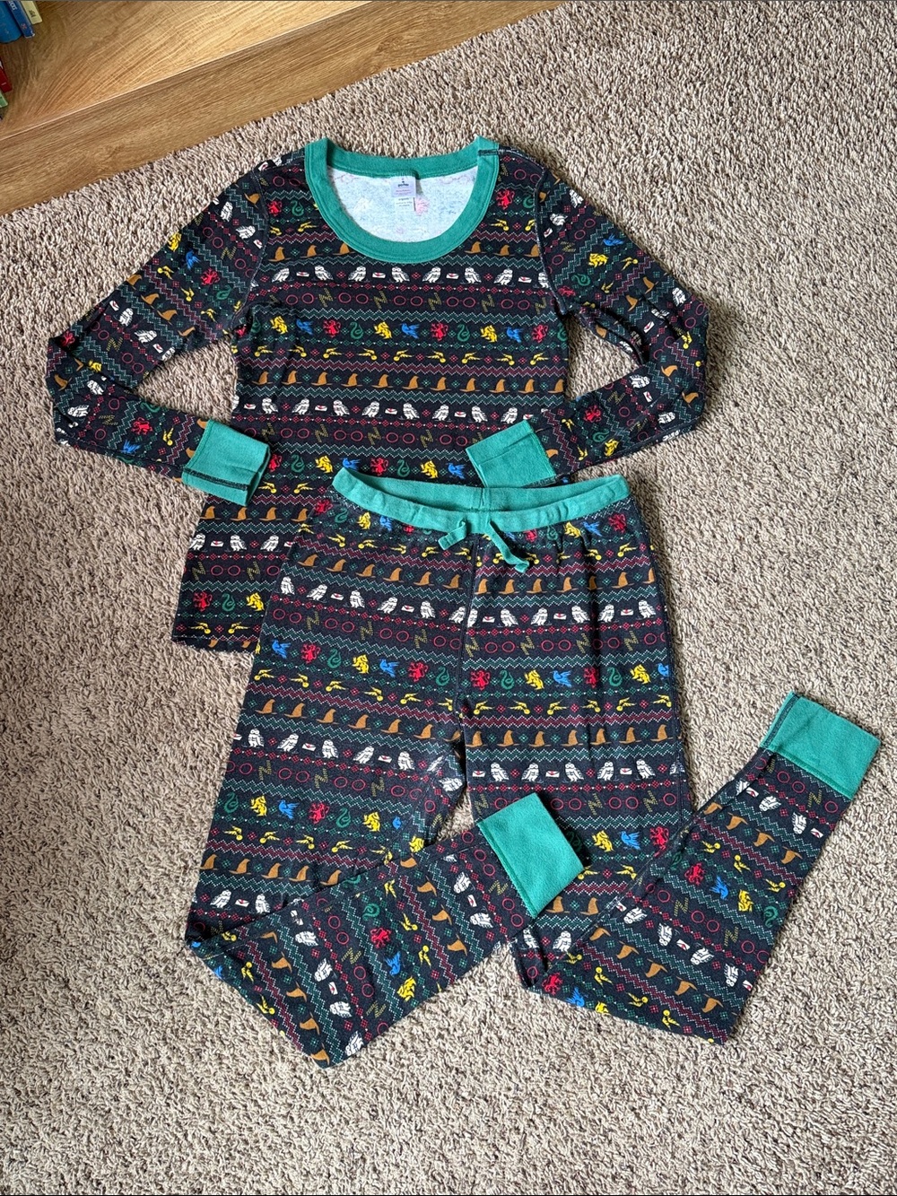 Hanna Andersson Harry Potter Holiday Print Pajama Set with Teal Trim